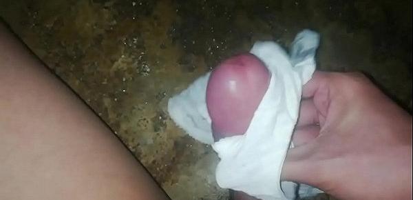 (5)Bắn tinh sung sướng với quần lót em gái hàng xóm